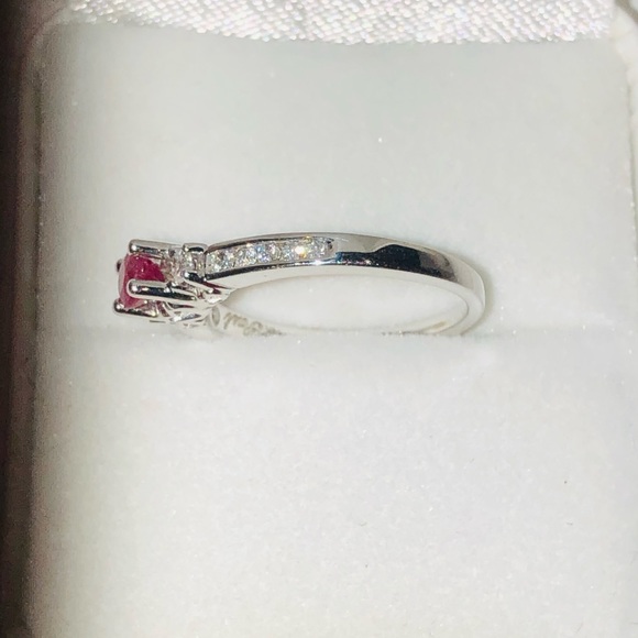 New Ruby, Diamond and White Gold Ring w Appriasal - Picture 6 of 11